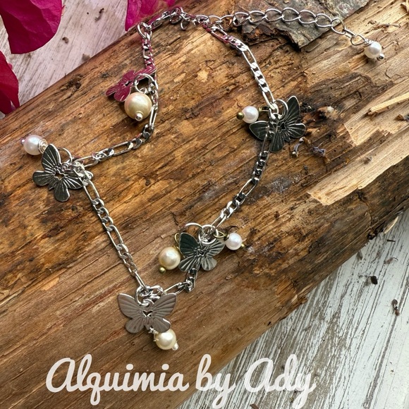 Silver dainty jewelry statement bracelet pearls and butterflies - Picture 2 of 3